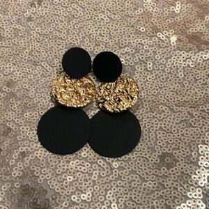 6/$20 Black & Gold tone Earrings